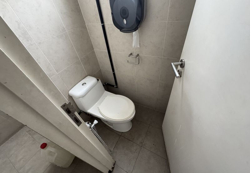 2 storeys shop for rental