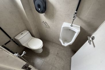 2 storeys shop for rental