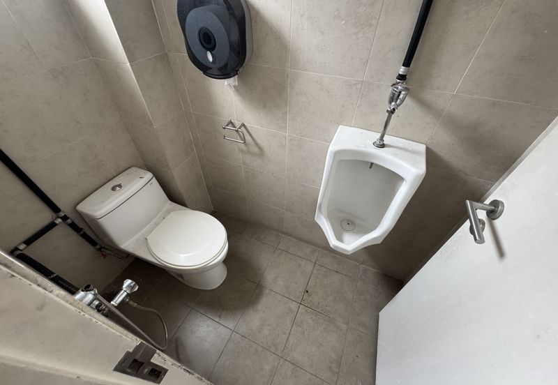 2 storeys shop for rental