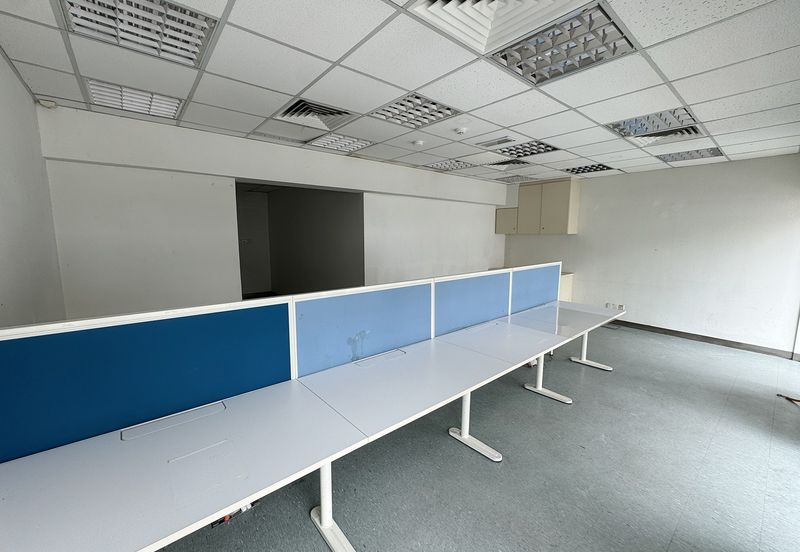 2 storeys shop for rental