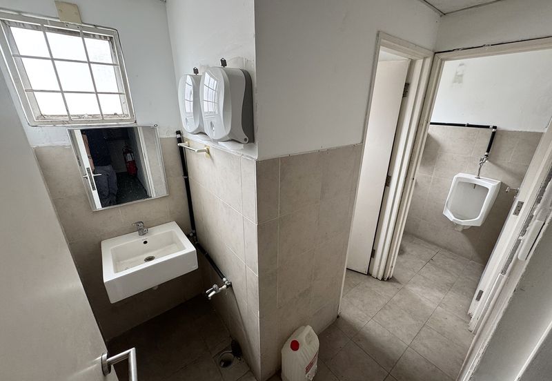 2 storeys shop for rental