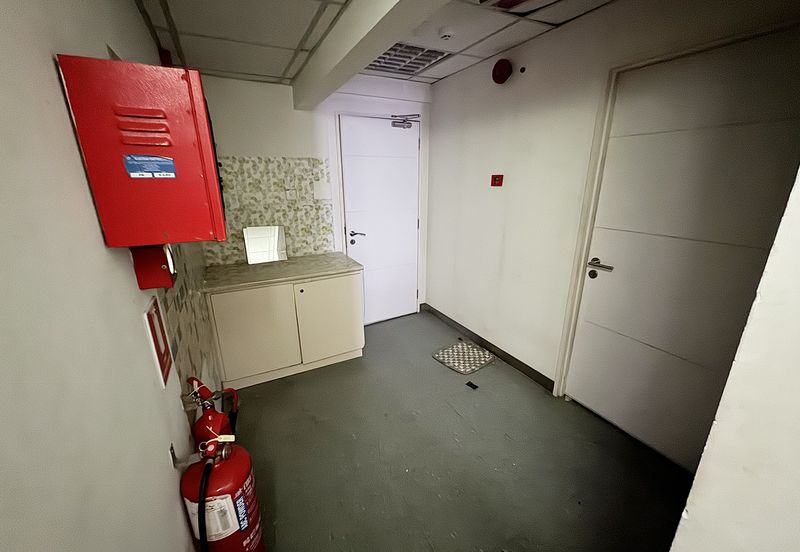 2 storeys shop for rental