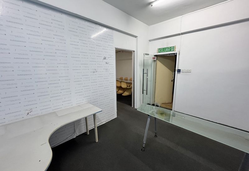 1st floor office 24x80