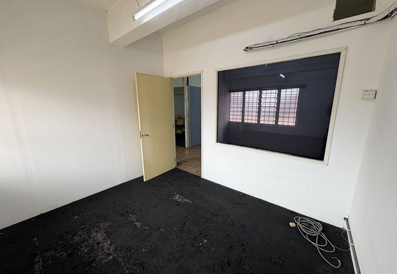 1st floor office 24x80