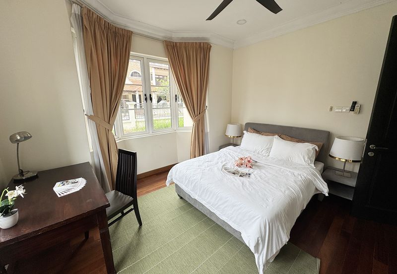 Kiara Peak (Puncak Kiara)