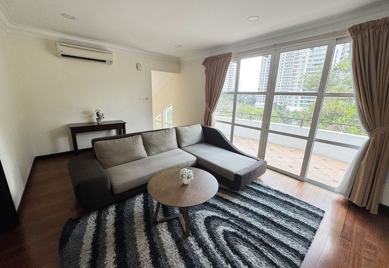 Kiara Peak (Puncak Kiara)