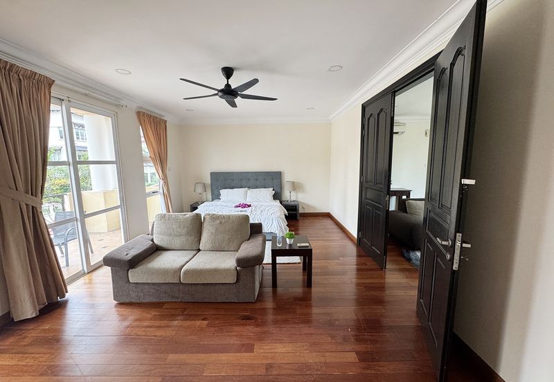 Kiara Peak (Puncak Kiara)