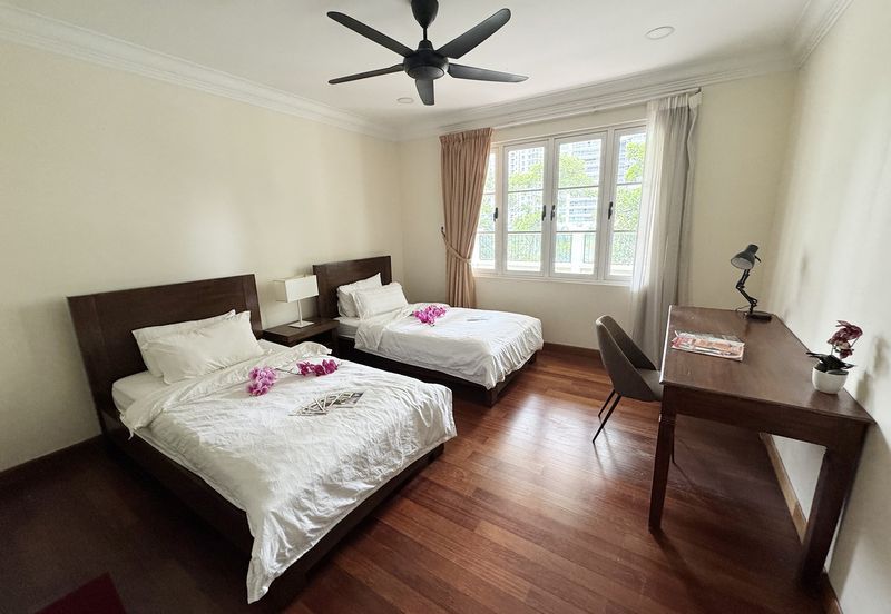 Kiara Peak (Puncak Kiara)