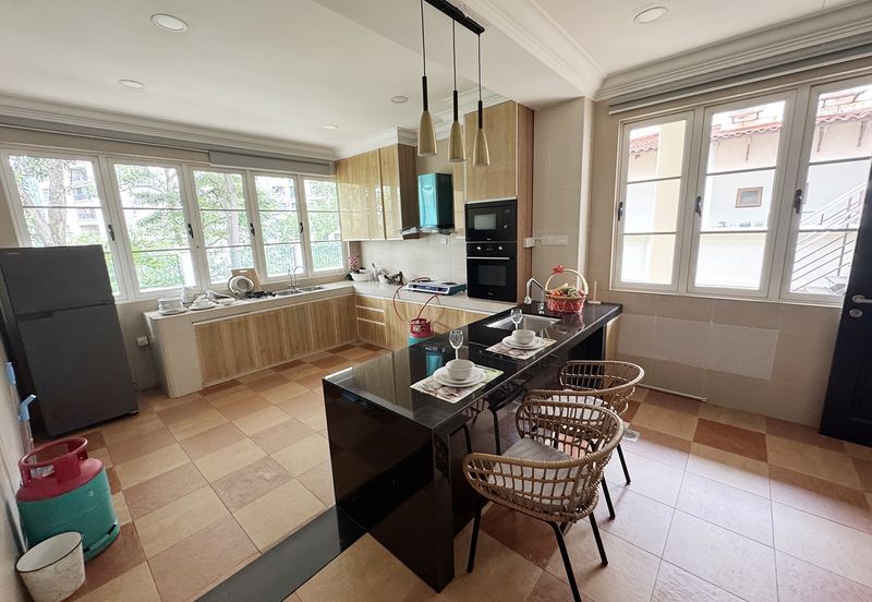 Kiara Peak (Puncak Kiara)