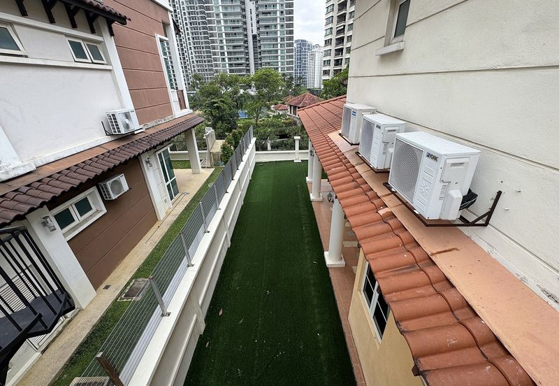 Kiara Peak (Puncak Kiara)