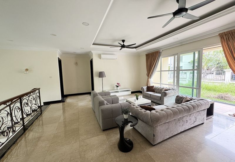 Kiara Peak (Puncak Kiara)