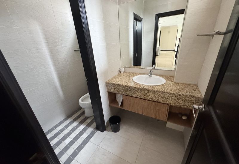 Kiara Peak (Puncak Kiara)