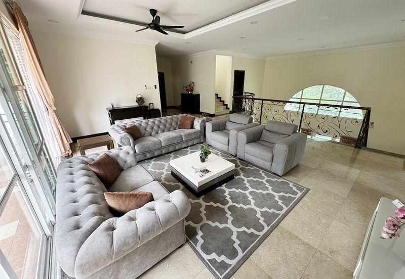 Kiara Peak (Puncak Kiara)