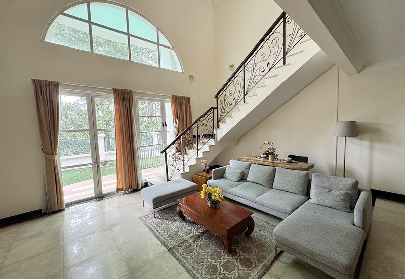 Kiara Peak (Puncak Kiara)