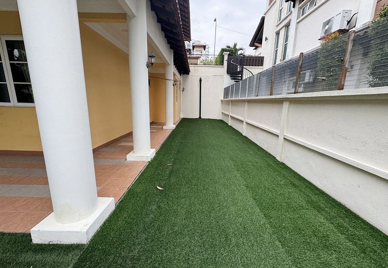 Kiara Peak (Puncak Kiara)