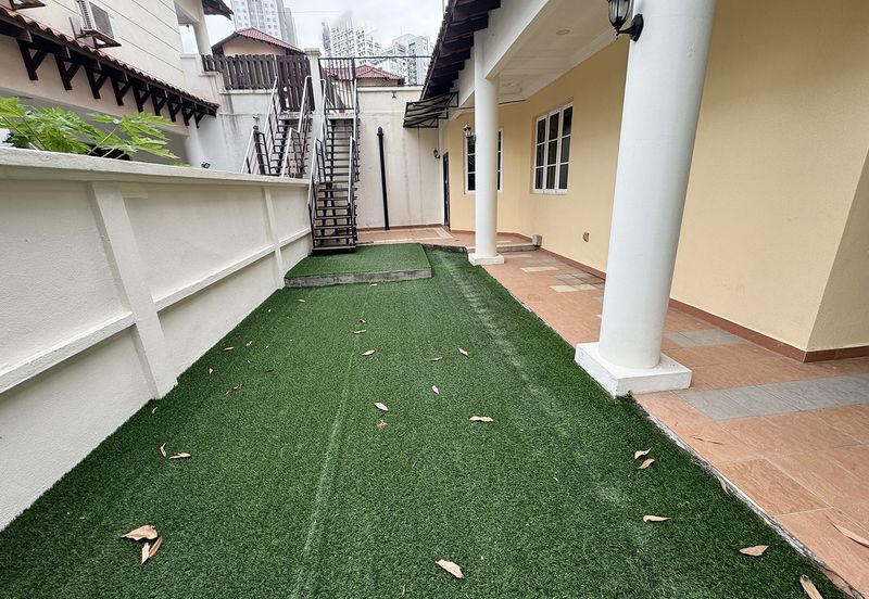 Kiara Peak (Puncak Kiara)