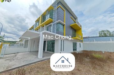 46x70 3 Storey Corner Free Lawyer & MOT @ Kaseh Heights Semenyih
