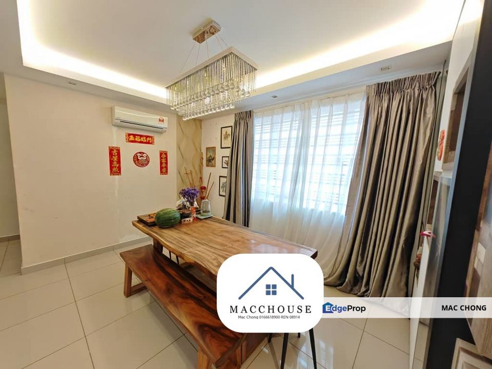 24/7 Security Gated & Guarded Peaceful Environment Full Renovated End Lot Unit, Selangor, Kajang