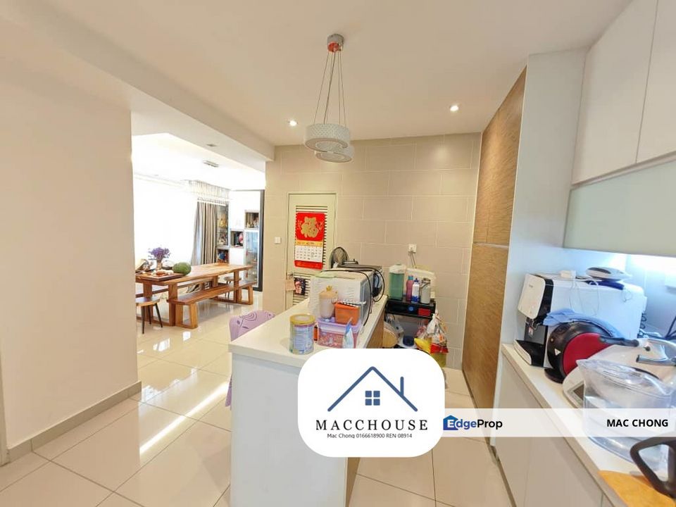 24/7 Security Gated & Guarded Peaceful Environment Full Renovated End Lot Unit, Selangor, Kajang