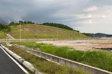 Batu Arang Industrial Land, Kota Puteri, Batu Aran