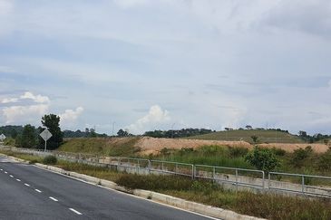 Batu Arang Industrial Land, Kota Puteri, Batu Aran