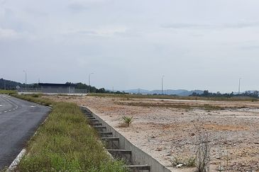 Batu Arang Industrial Land, Kota Puteri, Batu Aran