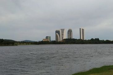 Perdana Lakeview East