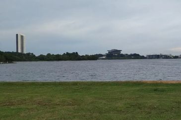 Perdana Lakeview East