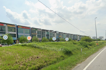 3 storey shop lot, Canary Garden @ Bandar Bestari, Klang 