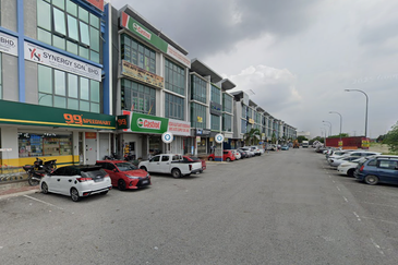 3 storey shop lot, Canary Garden @ Bandar Bestari, Klang 