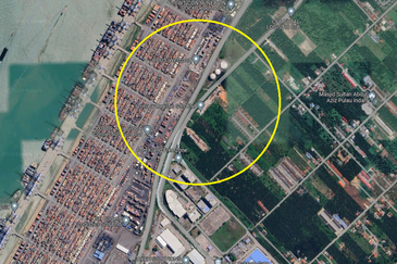 West Port, Pulau Indah