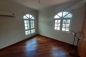 2 Storey Bungalow at Jalan Mihrab, Bukit Jelutong, Shah Alam for Sale