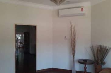 2 Storey Bungalow at Jalan Mihrab, Bukit Jelutong, Shah Alam for Sale
