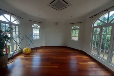 2 Storey Bungalow at Jalan Mihrab, Bukit Jelutong, Shah Alam for Sale