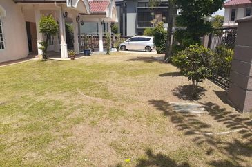 2 Storey Bungalow at Jalan Mihrab, Bukit Jelutong, Shah Alam for Sale