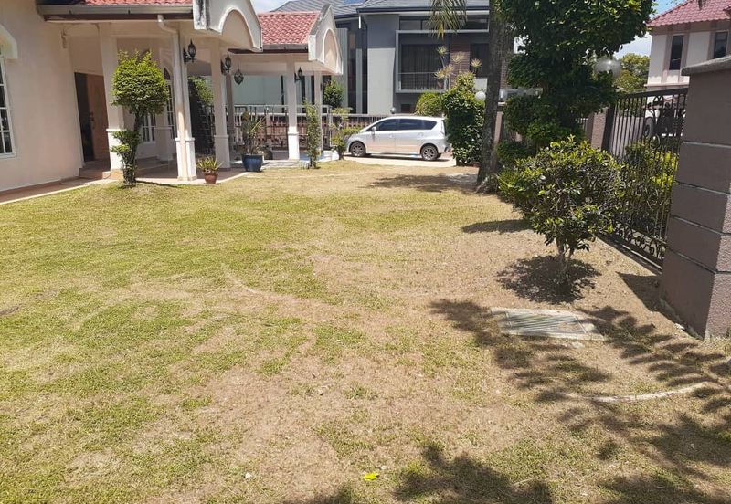2 Storey Bungalow at Jalan Mihrab, Bukit Jelutong, Shah Alam for Sale