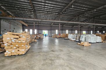 Factory / Warehouse Jalan Dahlia, Kawasan Perindustrian Meru Timur, Klang for Sale
