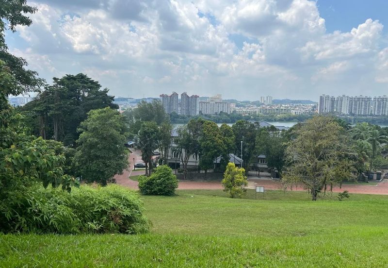 Jalan Timah, Mines Golf Resort City