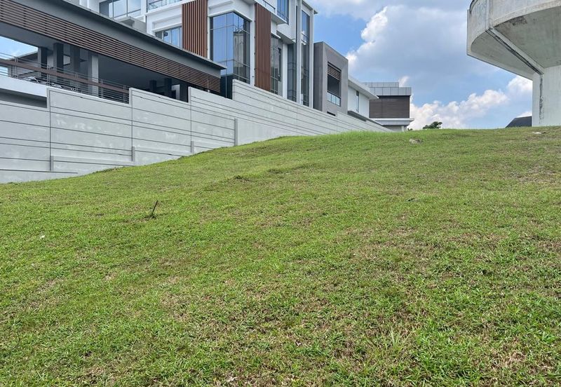 Jalan Timah, Mines Golf Resort City