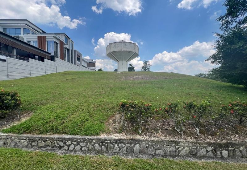 Jalan Timah, Mines Golf Resort City