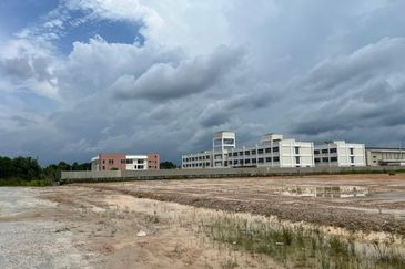 Industrial Zoning Land @ Olak Lempik Tanjung Dua Belas, Banting, Kuala Langat for Sale