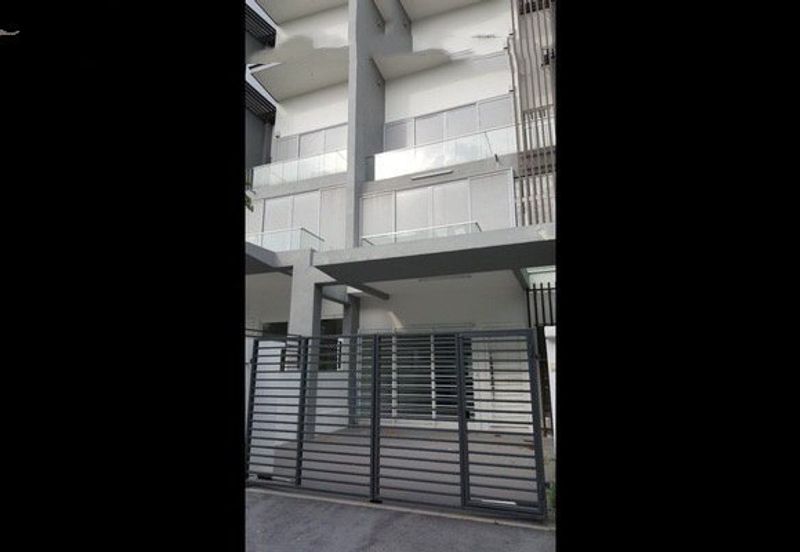 3 Storey Superlink House, Freehold, Brand new