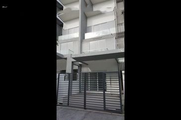 3 Storey Superlink House, Freehold, Brand new