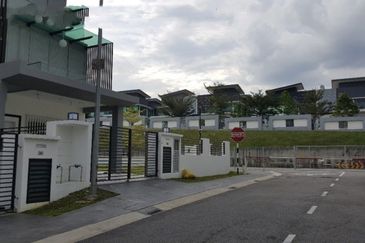 3 Storey Superlink House, Freehold, Brand new