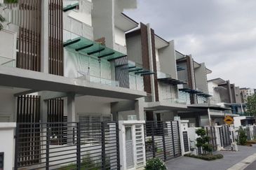 3 Storey Superlink House, Freehold, Brand new