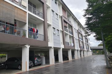 Neos @ PandanMas Townhouse