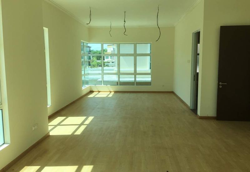 Lake Valley @Avenue 4 , 3 Sty FREEHOLD Bungalow