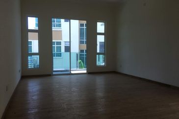 Lake Valley @Avenue 4 , 3 Sty FREEHOLD Bungalow