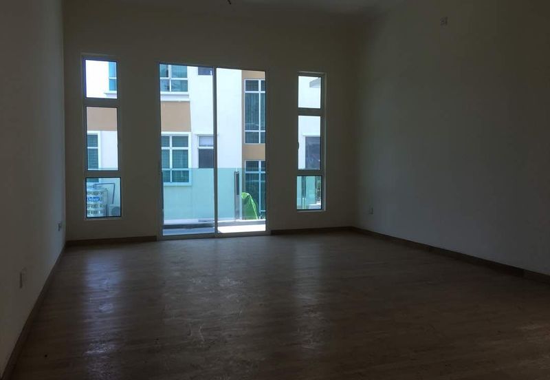 Lake Valley @Avenue 4 , 3 Sty FREEHOLD Bungalow