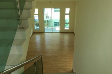 Lake Valley @Avenue 4 , 3 Sty FREEHOLD Bungalow